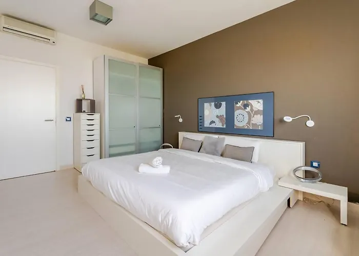 Itaca Vista Mar Y Piscina Climatizada *