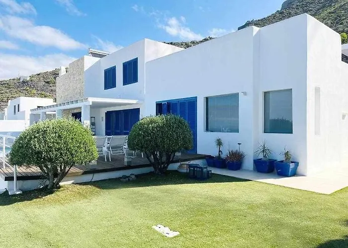 Itaca Vista Mar Y Piscina Climatizada Villa *